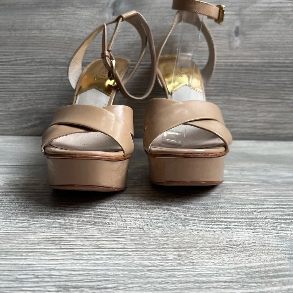 Michael Kors Gideon leather taupe beige platform strappy sandal heels size 7.5
